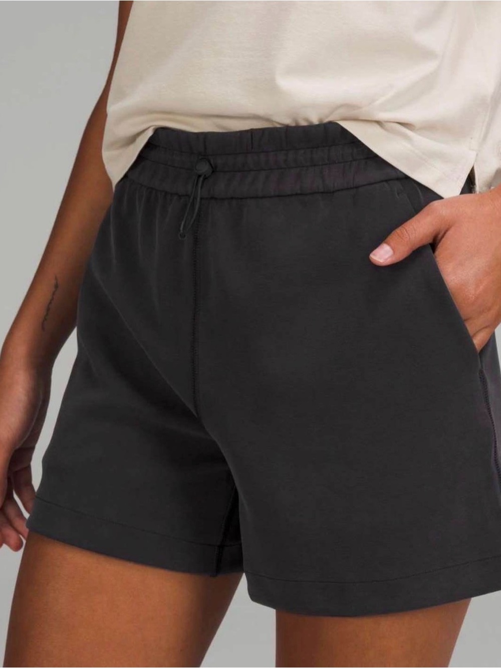 Lululemon Softstreme High-Rise  Short 4”Black plus sz 20